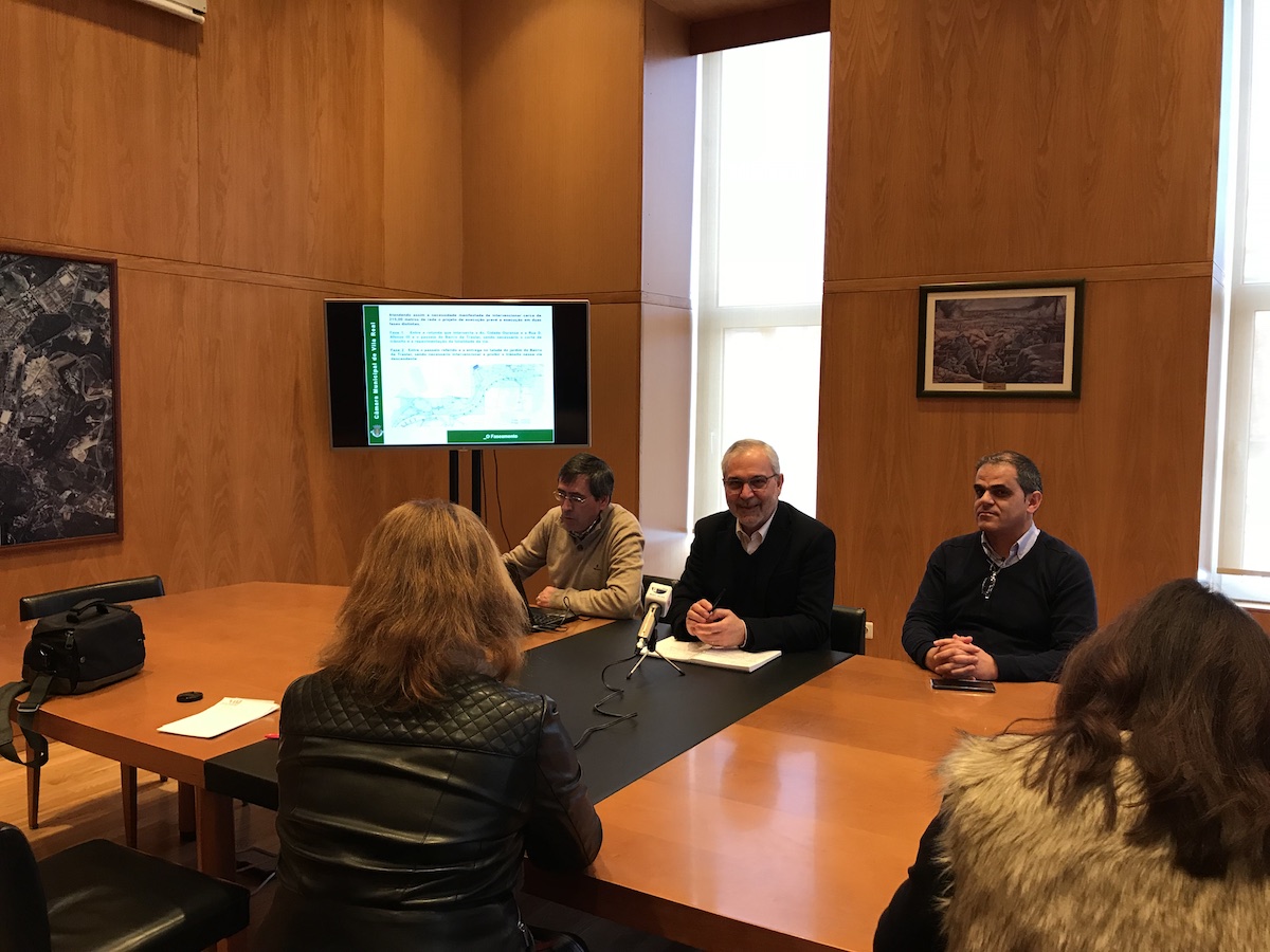 ABATIMENTO DO PAVIMENTO NA AVENIDA CIDADE DE OURENSE