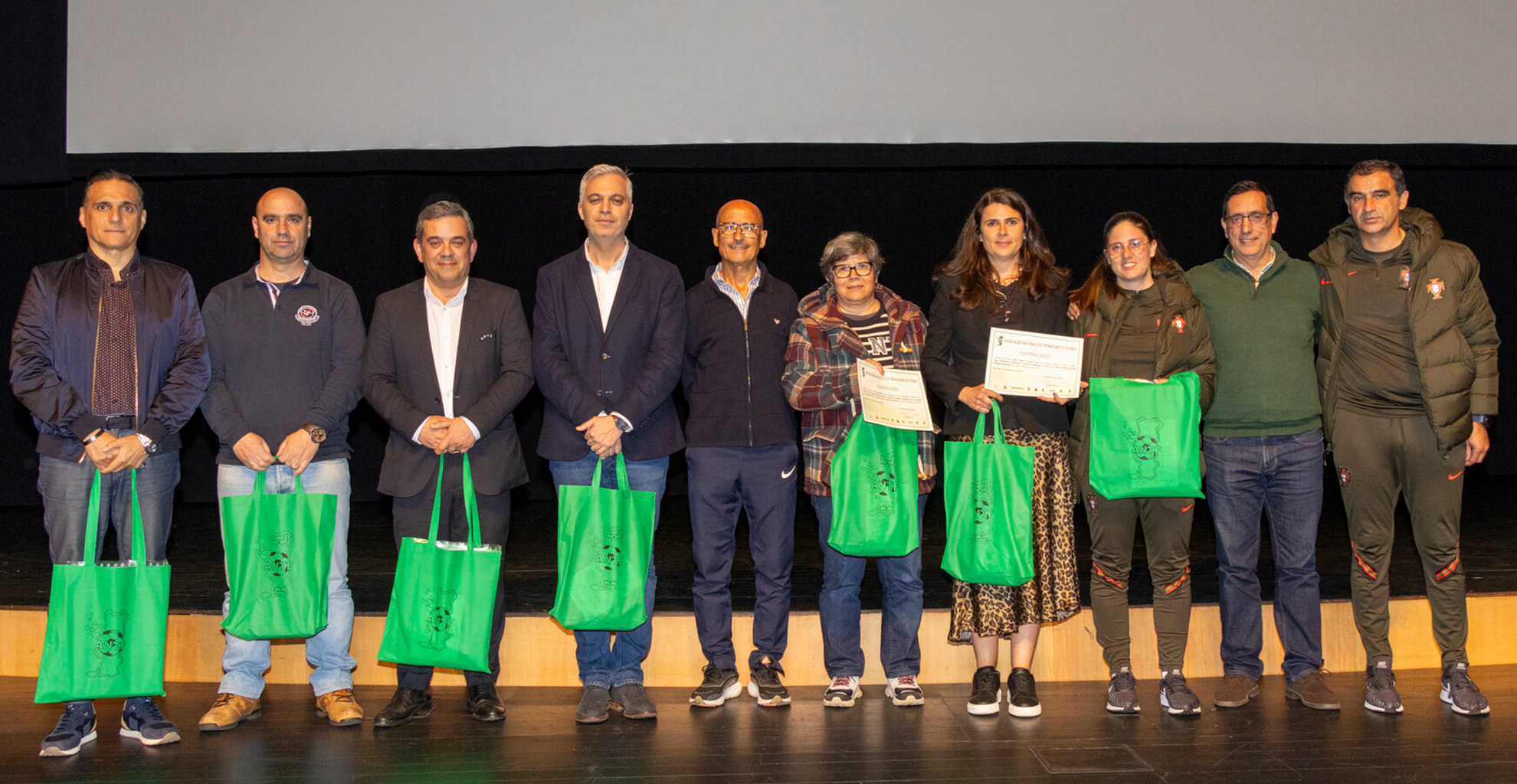 SER TREINADOR(A) DE FUTEBOL FEMININO (PREMIAR A PAIXÃO, A RESILIÊNCIA E O TALENTO)